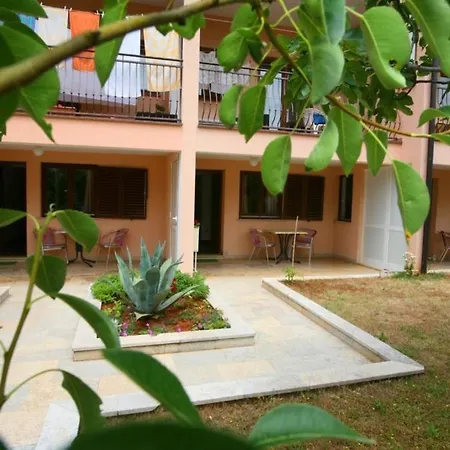 Апартаменты In With Terrace, Wifi Пореч